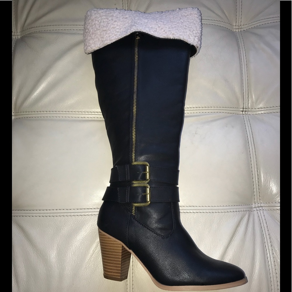 NEW IN BOX Size 8W Black knee-high boots